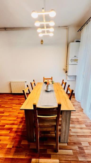 Otopeni Airport Apartment With Private Garden Exterior foto